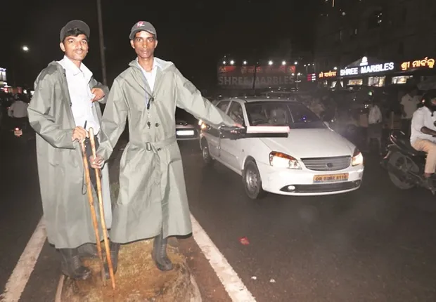 ରସୁଲଗଡ଼ ଶିଳ୍ପାଞ୍ଚଳ ଛକରେ ସଂଘାତିକ ଅବ୍ୟବସ୍ଥା : ଠେଙ୍ଗାଧାରୀଙ୍କ ହାତରେ ଟ୍ରାଫିକ୍‌ ପରିଚାଳନା