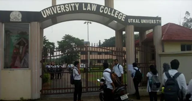 ୟୁନିଭରସିଟି ଲ’ କଲେଜରେ ପ୍ରଶ୍ନପତ୍ର ଲିକ୍‌କୁ ନେଇ ତାଲା : ତଦନ୍ତ ପାଇଁ ଫ୍ୟାକ୍ଟ ଫାଇଣ୍ଡିଂ କମିଟି