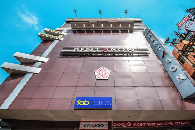 ହୋଟେଲ ପେଣ୍ଟାଗନ୍‌ ଉପରେ ରାତି ଅଧିଆ ଚଢ଼ଉ, ୧୦ ଯୁବତୀ ଉଦ୍ଧାର