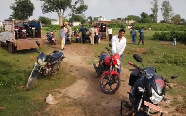 ସୁନ୍ଦରଗଡ଼: ଜୁଆ ଆଡ୍ଡା ଉପରେ ପୁଲିସର ଅତର୍କିତ ଚଢ଼ାଉ, ୫ ଗିରଫ ୧୫ଟି ବାଇକ୍‌ ଜବତ