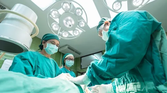 ଡାକ୍ତର କାଢ଼ିଲେ ୧୪ ବର୍ଷୀୟ ଝିଅ ତଣ୍ଟିରେ ତାନ୍ତ୍ରିକ ଫୋଡ଼ିଥିବା ୯ ଛୁଞ୍ଚି