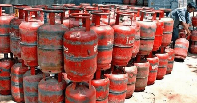 ବଢ଼ିଲା ସବସିଡି ଗ୍ୟାସ୍ ସିଲିଣ୍ଡର ଦର, ଜାଣନ୍ତୁ କେତେ ମହଙ୍ଗା ହେଲା ଗ୍ୟାସ୍