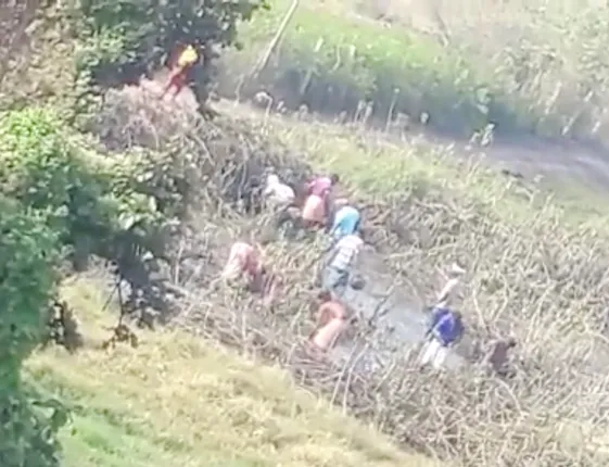 ଜେଲ୍‌ ବାହାରେ ମାଛ ଧରୁଛନ୍ତି ବନ୍ଦୀ