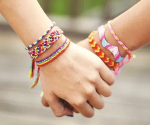 ଉପହାର ଦୋକାନରେ ଜମୁଛି ଭିଡ଼