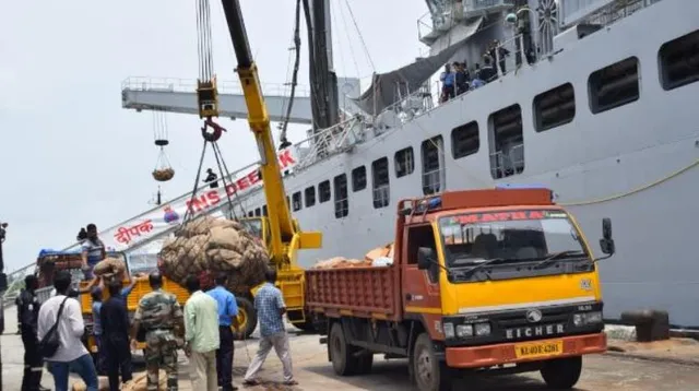 କେରଳ ବନ୍ୟା ବିତ୍ପାତ; ଆଜି ୩୩ ଜଣଙ୍କ ମୁତ୍ୟୁ ପରେ ମୁତ୍ୟୁ ସଂଖ୍ୟା ପହଞ୍ଚିଲା ୩୫୭ରେ, ଜଳପଥରେ ନୌସେନାର ପୋତରେ ପହଞ୍ଚିଲା ରିଲିଫ୍‌ ସାମଗ୍ରୀ