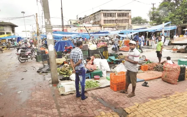 ଇନ୍ଦ୍ରଧନୁ ମାର୍କେଟ୍‌ ପରିବା ହାଟ ପାଣି, ଲାଇଟ୍‌, ଶୌଚାଳୟ କିଛି ନାହିଁ