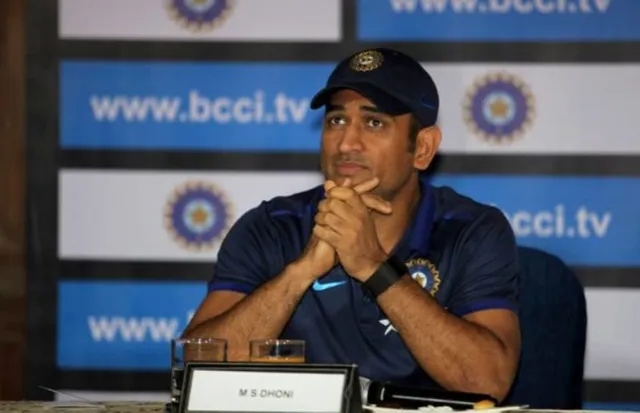 ସାଥୀ କ୍ରିକେଟରଙ୍କ ଫୋନ୍‌ କାହିଁକି ଉଠାନ୍ତି ନାହିଁ ଧୋନୀ? ଖୁଲାସା କଲେ କ୍ୟାପଟେନ୍‌ କୁଲ୍‌