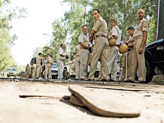 ଉତ୍ତରପ୍ରଦେଶ: ମଇଁଷି ଚୋରୀ ଅଭିଯୋଗରେ ଶାହାରୁଖ ଖାଁଙ୍କୁ ପିଟି ପିଟି ମାରିଦେଲେ ! ଘଟଣା କ’ଣ ଜାଣନ୍ତୁ