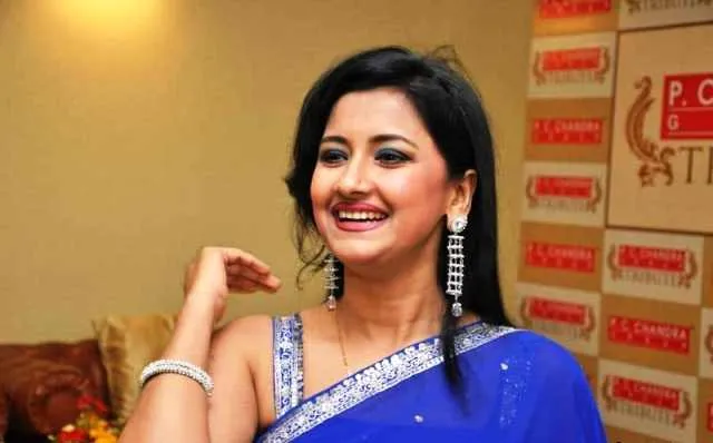 ଏଭଳି ଦୁଇ ରୂପରେ  ନଜର ଆସିଥିଲେ ରଚନା