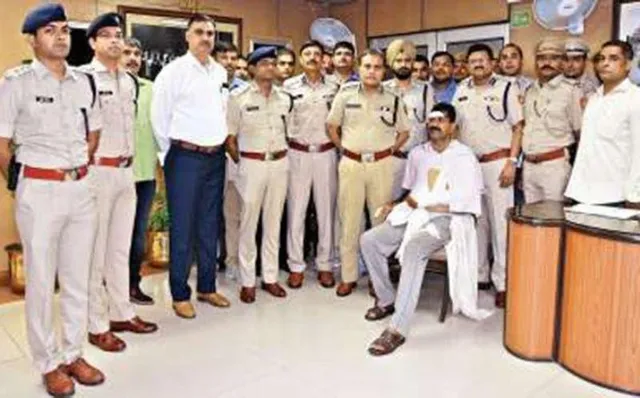 ମାତ୍ର ୨୦୦୦ ଟଙ୍କା ଦେଇ ବାଂଲାଦେଶୀ ଅପରାଧୀ ବନାଇଥିଲା ଭାରତୀୟ ଆଧାର କାର୍ଡ଼, ଗିରଫ କଲା ପୁଲିସ