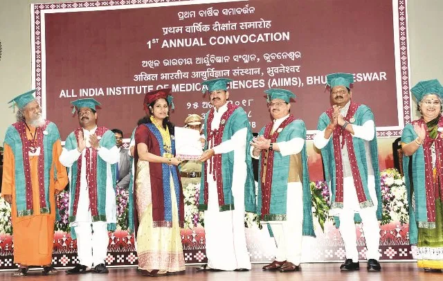 ଡାକ୍ତରଙ୍କୁ ଉପରାଷ୍ଟ୍ରପତିଙ୍କ ପରାମର୍ଶ : ସେବା ମନୋବୃତ୍ତି ନେଇ କାମ କରନ୍ତୁ