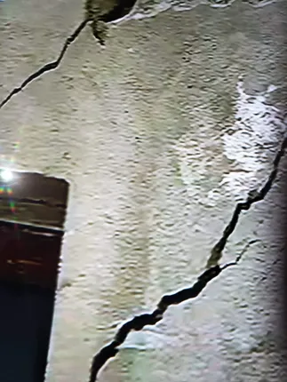 ରେଡ୍‌ ଜୋନ୍‌ କାନ୍ଥ ଦବିଲା