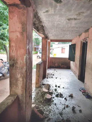 ଗଳିପଡ଼ିଲା ସ୍କୁଲ୍‌ ତାଜା, ଅଳ୍ପକେ ବର୍ତିଲେ ପିଲା