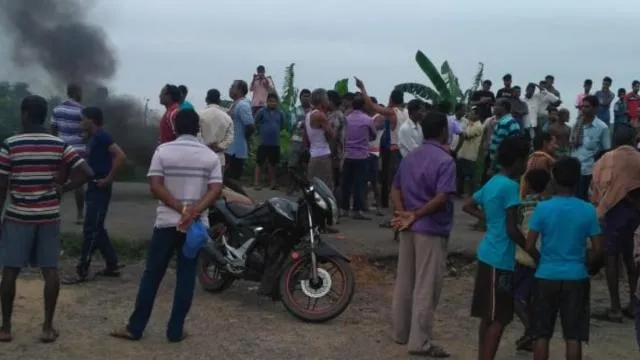 କେନ୍ଦ୍ରାପଡ଼ା: ଥାନାରୁ ଖସି ପଳାଇଥିବା ଯୁବକଙ୍କ ଝୁଲନ୍ତା ଶବ ଉଦ୍ଧାର; ହତ୍ୟା ସନ୍ଦେହରେ ରାସ୍ତାରୋକ