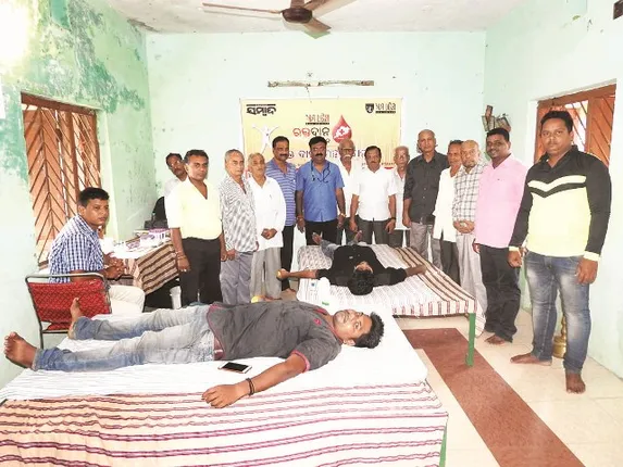 ବିଶ୍ୱ ବନ୍ଧୁତ୍ଵ ଦିବସ ଅବସରରେ ନୂଆପଲ୍ଲୀ ୱାର୍ଡ ନଂ ୩୯ସ୍ଥିତ ଶ୍ରୀଶ୍ରୀ ଆଖଣ୍ଡଳମଣୀ ସେବା ସଂସଦ ପରିସରରେ ରକ୍ତଦାନ ଶିବିର