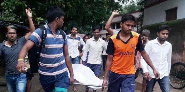 ବଲାଙ୍ଗୀର: ଦୁର୍ଘଟଣାରେ ଛାତ୍ରୀ ମୃତ, କ୍ଷତିପୂରଣ ଦାବିରେ ରାସ୍ତାରୋକ