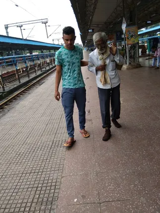 ସଂକ୍ରମଣ ଅବସ୍ଥାରେ ଉଦ୍ଧାର କଲେ ସ୍ୱେଚ୍ଛାସେବୀ