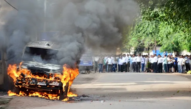 ନୂଆବଜାର ଛକରେ ପୁଲିସ୍‌ ମାଡ଼ର ପ୍ରତିବାଦ : ଆଇନଜୀବୀଙ୍କ କାର୍ଯ୍ୟବନ୍ଦ ଆନ୍ଦୋଳନ