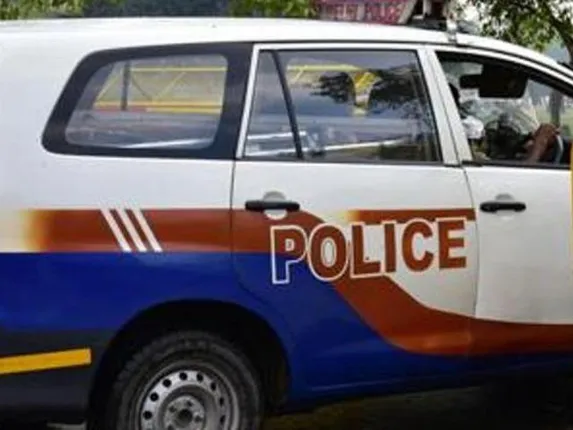 ନକଲି ପୁଲିସ୍‌ ପାଟ୍ରୋଲିଂ, ଫାଇନ୍‌ ମାଗିଲେ, ପିଟିଲେ