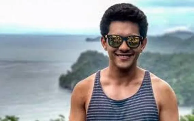 ଏଭଳି ବଦ୍‌ନାମ ହୋଇଥିଲେ ବଲିଉଡ଼୍‍ର ଏହି ପ୍ରସିଦ୍ଧ ଗୀତିକାରଙ୍କ ପୁଅ, କେବେ ବିମାନବନ୍ଦରରେ ଗାଳି କରିବାକୁ ନେଇ ତ କେବେ ଝିଅଙ୍କ ଠାରୁ ମାଡ଼ ଖାଇବାକୁ ନେଇ ରହିଥିଲେ ଚର୍ଚ୍ଚାରେ