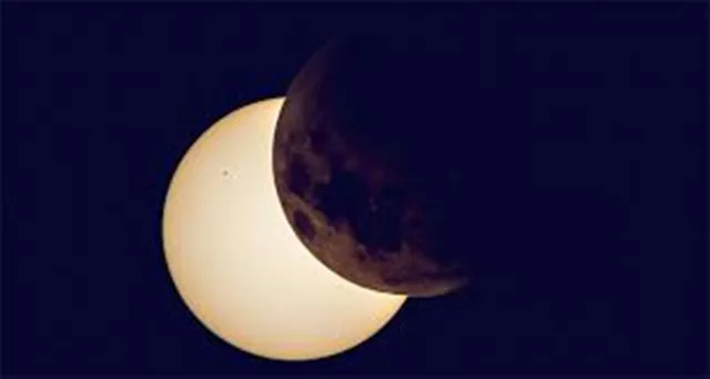 ଅଗଷ୍ଟ ୪ ପର୍ଯ୍ୟନ୍ତ ଦିନରେ ଦେଖି ପାରିବେ ଚନ୍ଦ୍ର ! ଜାଣନ୍ତୁ କ’ଣ ପାଇଁ  ଦିଶିବ ଏହି ବିରଳ ଦୃଶ୍ୟ