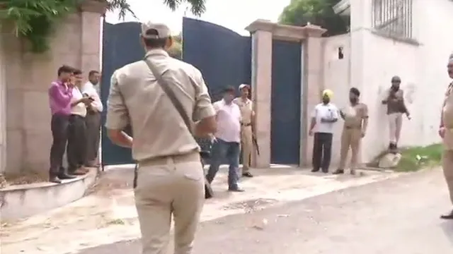 ଫାରୁକ୍‌ ଅବ୍ଦୁଲ୍ଲାଙ୍କ ବାସଭବନକୁ ଜବରଦସ୍ତି ପଶୁଥିବା ବ୍ୟକ୍ତିଙ୍କୁ ଗୁଳି ମାରି ହତ୍ୟା