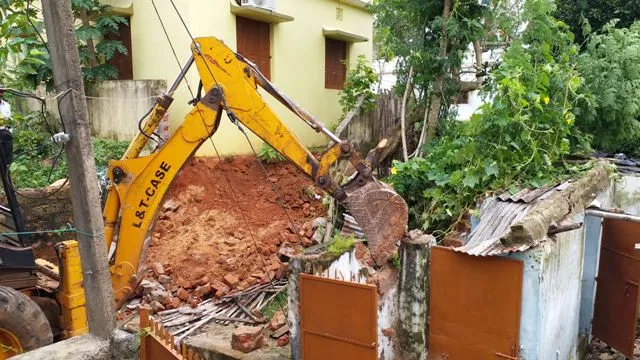 ଭାଙ୍ଗିଲା ୧୮୦ ଫୁଟ୍‌ର ପାଚେରି, ୧୩ଟି ସେଡ୍‌