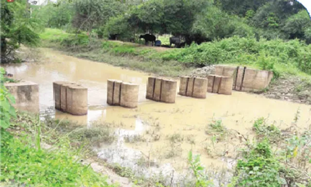 କାମରେ ଆସୁନି ଚେକ୍‌ଡ୍ୟାମ୍‌,ଟଙ୍କା ପାଣିରେ