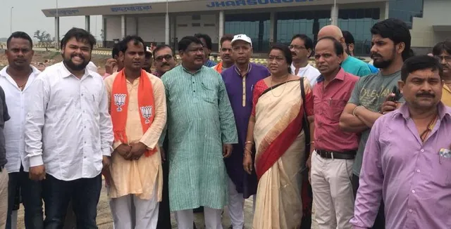 କେନ୍ଦ୍ରମନ୍ତ୍ରୀ ଜୁଏଲ୍‌ ଓରାମ୍‌ଙ୍କ ଝାରସୁଗୁଡ଼ା ବିମାନ ବନ୍ଦର ପରିଦର୍ଶନ