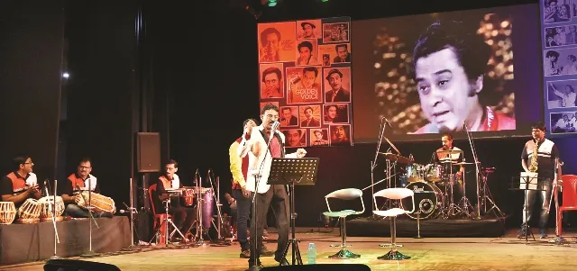 ରିମ୍‌ ଝିମ୍‌ ଗିରେ ସାଓ୍ଵନ...