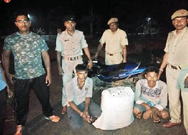 ବାଇକ୍‌ ସହ ଗଞ୍ଜେଇ ଜବତ, ୨ଗିରଫ