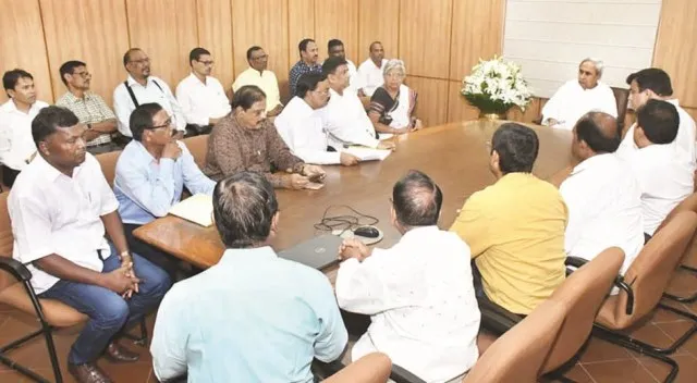 ପଶ୍ଚିମ ଓଡ଼ିଶାରେ ହାଇକୋର୍ଟ ବେଞ୍ଚ୍‌ ଦାବି : ମୁଖ୍ୟମନ୍ତ୍ରୀଙ୍କୁ ଭେଟିଲେ କେନ୍ଦ୍ରୀୟ କ୍ରିୟାନୁଷ୍ଠାନ କମିଟି