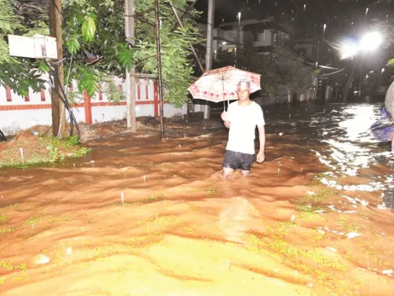 ରାତି ସାରା ବର୍ଷା : ନିଦ ହଜେଇଦେଲା,ପରିସ୍ଥିତି ବେହାଲ୍