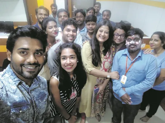 ଟିମ୍‌ ଚକ୍‌ଲେଟ୍‌ ସହ ଜନ୍ମଦିନ ପାଳିଲେ ଉଷସୀ