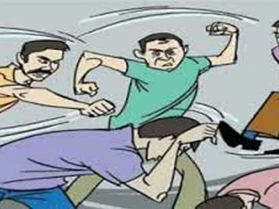 ହ୍ଵାଟ୍‌ସଆପ୍‌ ଗ୍ରୁପ୍‌ରୁ ବାହାର କରିଦେବାରୁ ଗ୍ରୁପ୍‌ର ଆଡ଼୍‍ମିନ୍‌ଙ୍କୁ ନିସ୍ତୁକ ମାଡ଼ ସହ ବନ୍ଧୁକ ଦେଖାଇ ଦେଲେ ହତ୍ୟା ଧମକ