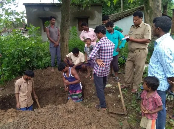 ବାଧକ ହେଲା ଧର୍ମାନ୍ତରୀକରଣ : ଗାଁ ମଶାଣିରେ ମିଳିଲାନି ଜାଗା