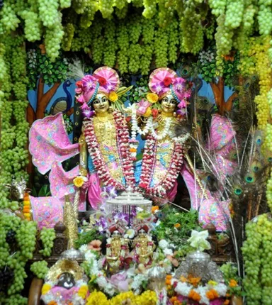 କହ୍ନେଇ ପ୍ରେମରେ ବିଭୋର