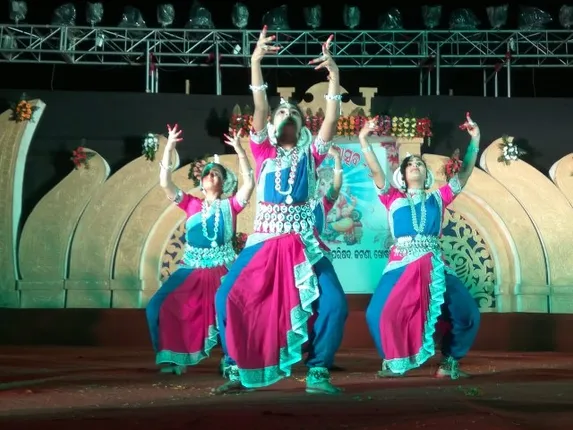 ଜଟଣୀ ଗଣେଶ ମହୋତ୍ସବର ଦ୍ୱିତୀୟ ସନ୍ଧ୍ୟା : ଓଡ଼ିଶୀ ନୃତ୍ୟରେ ଝୁମିଲେ ଦର୍ଶକ