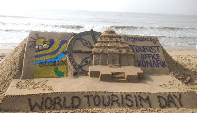 କୋଣାର୍କ : ବିଶ୍ୱ ପର୍ଯ୍ୟଟନ ଦିବସ ଅବସରରେ ବାଲୁକା କଳାରେ ପର୍ଯ୍ୟଟନ ବାର୍ତା