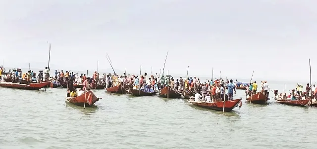 ମତ୍ସ୍ୟଜୀବୀ ମହାସଂଘର ନଳବଣ ଅଭିଯାନ : ଚିଲିକାକୁ ଘେରିମୁକ୍ତ କରିବା ଦାବି