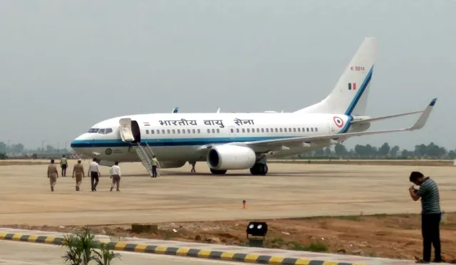 ଝାରସୁଗୁଡ଼ାରେ ‘ବୋଇଂ’ ବିମାନର ଅବତରଣ