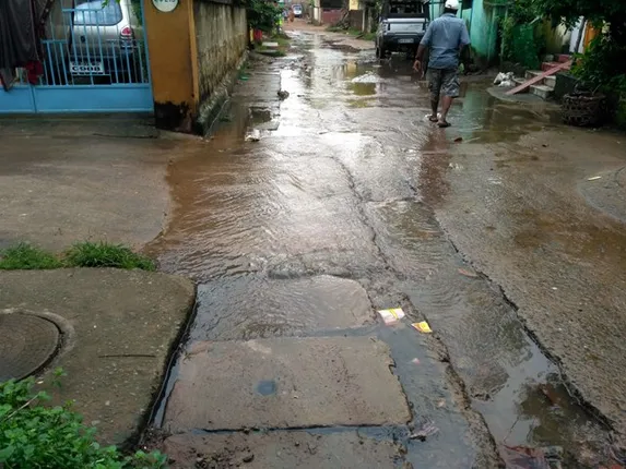 ରାସ୍ତାରେ ଭାସୁଛି ଡ୍ରେନ୍‌ ପାଣି