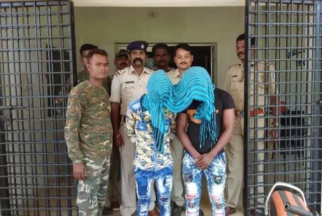 ସିରିଏଲ ଡକାୟତି ପରେ ଗ୍ରାମବାସୀଙ୍କ ଦ୍ଵାରା ଧରାପଡିଲେ ୨ ଲୁଟେରା, ଖସିଲା ଜଣେ