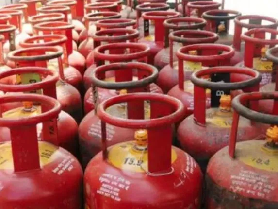 ଅକ୍ଟୋବର ୧ରୁ ବଢିବ ଗ୍ୟାସ୍‌ ସିଲିଣ୍ଡରର ଦାମ୍‌ !