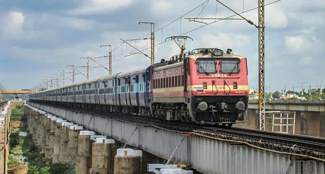 ଚିତ୍ରକୂଟ ଠାରେ ଗଙ୍ଗା-କାବେରୀ ଏକ୍ସପ୍ରେସ୍‌ରେ ଡକାୟତ ପଶି ଯାତ୍ରୀଙ୍କ ଠାରୁ ଲୁଟ୍‌ କଲେ ଗହଣା ଓ ଟଙ୍କା