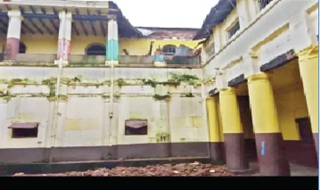 ପବ୍ଲିକ ସ୍କୁଲ ଉପର ମହଲା ଛାତ ଭୁଶୁଡ଼ିଲା :ଉପଜିଲ୍ଲାପାଳ, ଡିଇଓ କରିବେ ତଦନ୍ତ