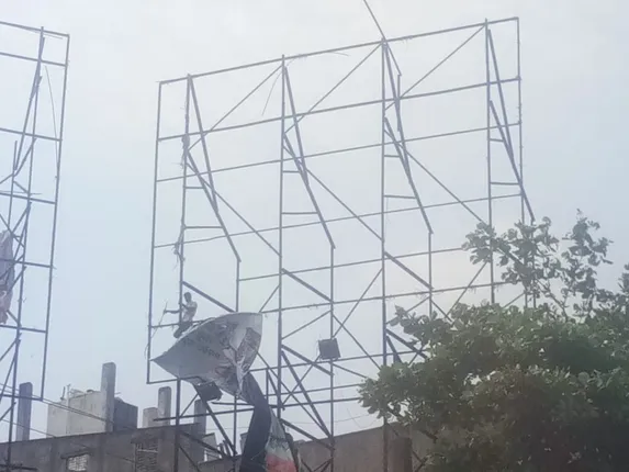 ଅନାଧିକୃତ ବିଜ୍ଞାପନ ସଂସ୍ଥାକୁ ବିଏମ୍‌ସିର ଛାଟ: ୧୭ ସଂସ୍ଥାକୁ ନୋଟିସ୍‌