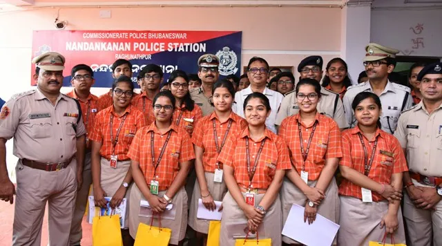 ପୁଲିସ୍‌କୁ ଡରନି, ପୁଲିସ ତୁମ ବନ୍ଧୁ