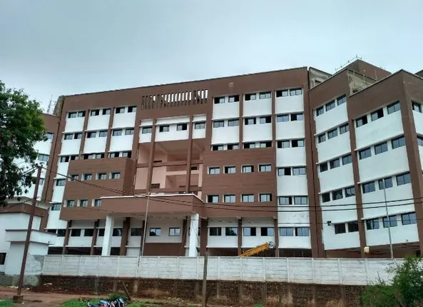 କୋରାପୁଟ ମେଡିକାଲ କଲେଜ ସ୍ଥିତି ସଙ୍ଗିନ୍‌ : କ୍ଲାସରୁମ୍‌ରୁ ଆରମ୍ଭ କରି ଆଇସିୟୁ ପର୍ଯ୍ୟନ୍ତ ସବୁଠି ଛାତରୁ ପାଣି ଗଳୁଛି