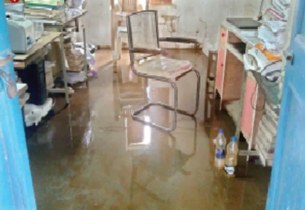 ବର୍ଷାପାଣି ପଶି ମୂଲ୍ୟବାନ କାଗଜପତ୍ର ନଷ୍ଟ